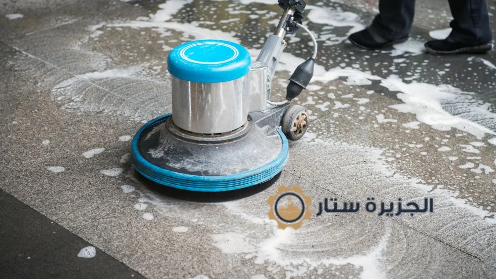 تنظيف الأرضيات وتلميعها